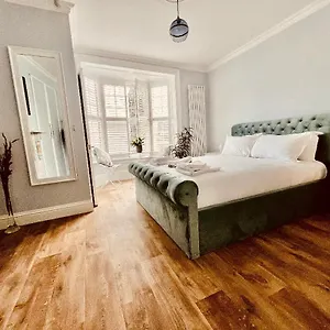 Ingleside Mews Apartment Whitby